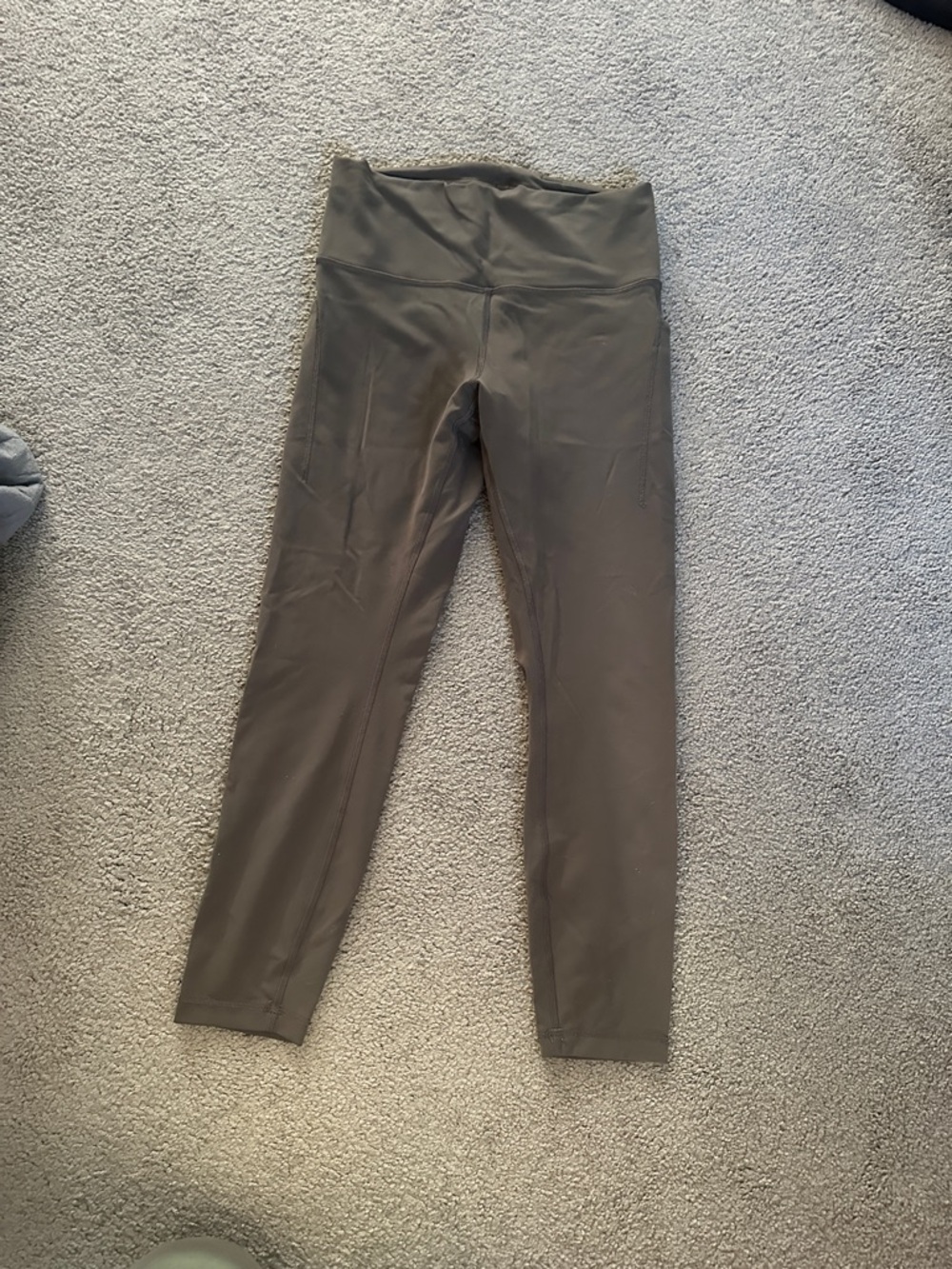 Lululemon Wunder Train Contour Leggings with pockets
